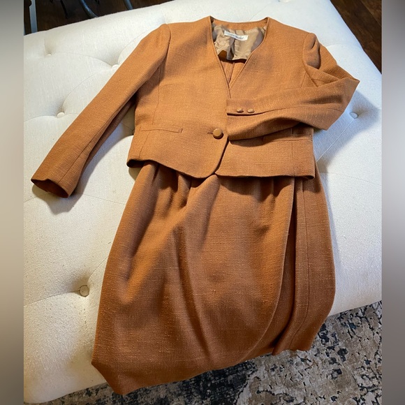 LUI CHANTANT WOOL SUIT…A RARE FIND - Picture 1 of 12